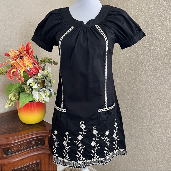 Rhapsody Embroidered Short Sleeve Tunic Top - Picture 1 of 16